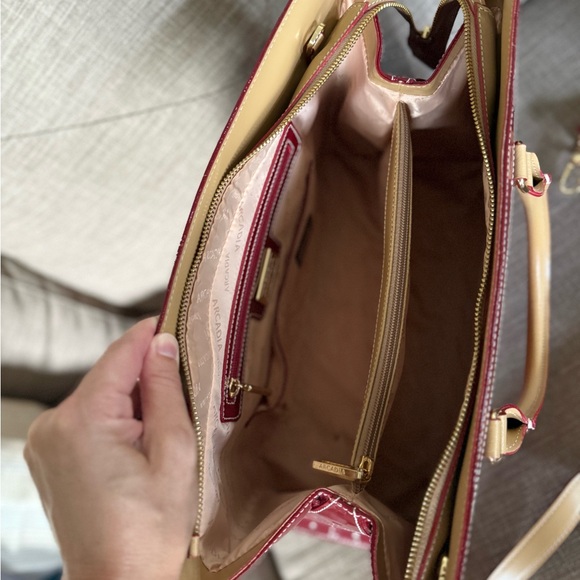 Arcadia Red and Tan Laptop Bag with Glossy Finish - Picture 3 of 6